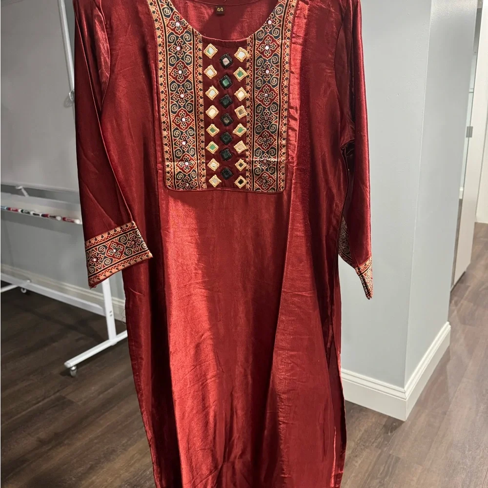 Embroidered Tunic Top - Picture 6 of 7